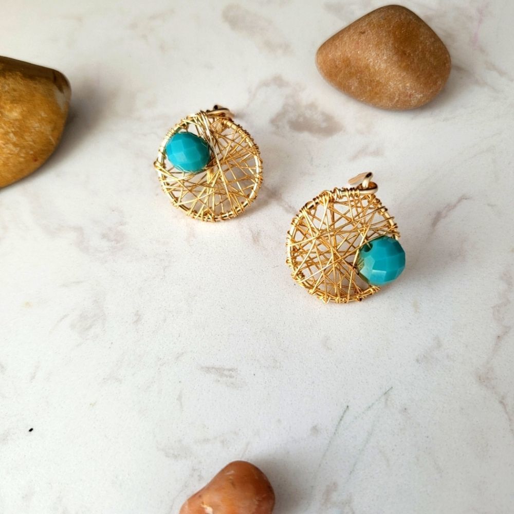 New handmade gold tone wire with crystals studs - Picture 2 of 9